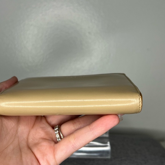 Authentic Prada Vernis Beige Trifold - Picture 14 of 14